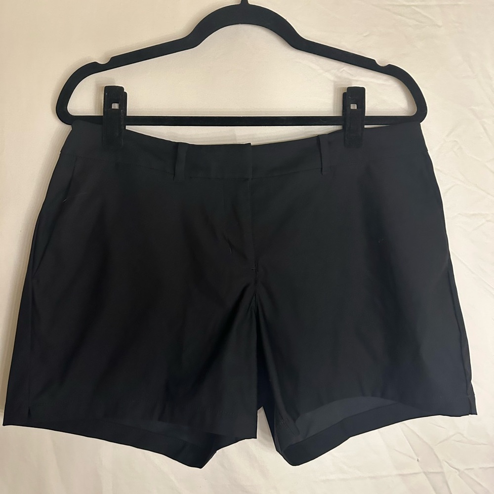 NEW WOT NIKE Women’s Dress/Golf Shorts Black Size